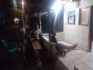 Bhabinkamtibmas Kebon Kelapa Ajak Warga RW 01 Aktif Jaga Lingkungan Lewat Pos Kamling