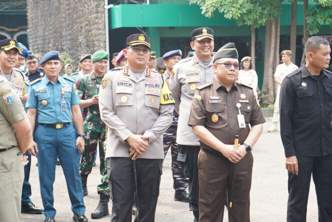 
					Kapolres Metro Jakarta Utara Hadiri Kunjungan Kerja Danrem 0502/Wkr Bersama Forkopimko di Kodim 0502/JU