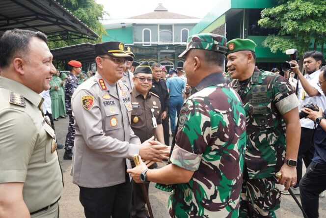 
					Kapolres Metro Jakarta Utara Hadiri Kunjungan Kerja Danrem 0502/Wkr Bersama Forkopimko di Kodim 0502/JU