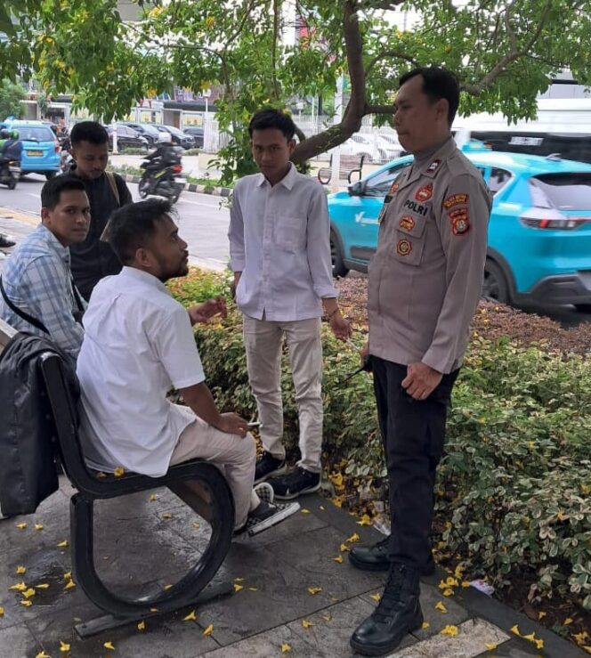 
					Polsek Metro Menteng Amankan Deklarasi Aliansi Pemuda dan Pelajar Indonesia di Tugu Proklamasi