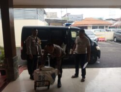 Polsek Metro Gambir Gelar Gerakan Pangan Murah di Kelurahan Cideng, Bhabinkamtibmas Turun Langsung Bantu Distribusi Beras Bulog