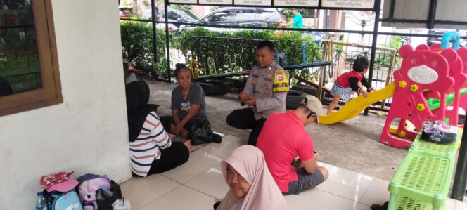 
					Bhabinkamtibmas Kelurahan Cideng Ajak Ibu-Ibu Warga RW 06 Wujudkan Lingkungan Aman dan Nyaman