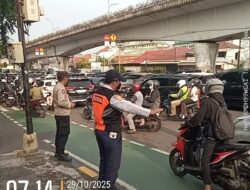 Pengaturan Lalin di TL Galur, Bukti Kehadiran Polisi di Tengah Masyarakat