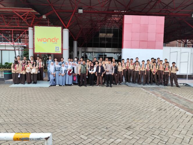 
					Polsek Johar Baru Dampingi 50 Siswa Hadiri Sosialisasi Penerimaan Anggota Polri 2026 di JIExpo Kemayoran