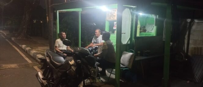 
					Polri Hadir di Tengah Warga, Bhabinkamtibmas Cikini Aktif Pantau Keamanan Lingkungan Cilosari