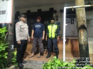Bersama Warga, Polsek Johar Baru Tingkatkan Keamanan RW 07 Lewat Patroli Dialogis