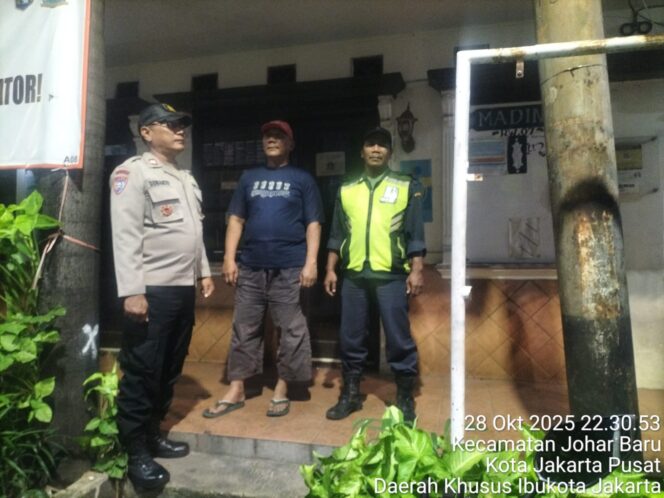 
					Bersama Warga, Polsek Johar Baru Tingkatkan Keamanan RW 07 Lewat Patroli Dialogis