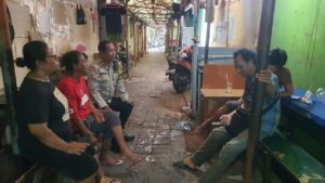 Bhabinkamtibmas Ajak Warga Pasar Baru, Cegah Pergaulan Bebas demi Masa Depan Generasi Muda