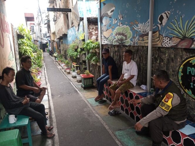 
					Ayo Jaga Jakarta Bersama Bhabinkamtibmas Dan Warga Karang Anyar