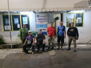 Apel Dan Patroli Jalan Kaki Bhabinkamtibmas Bersama Awak Kamling RW. 001 Gunung Sahari Utara