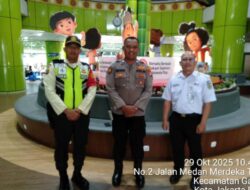 Bhabinkamtibmas Sambangi Stasiun Gambir, Pastikan Keamanan dan Kenyamanan Penumpang