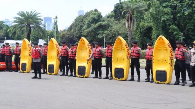 
					Kapolres Metro Jakarta Pusat Pimpin Apel Kesiapan Tim SAR Hadapi Musim Hujan