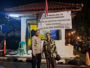 Bhabinkamtibmas Sambangi Pos Satkamling, Wujudkan Kamtibmas Aman dan Nyaman di Rawasari