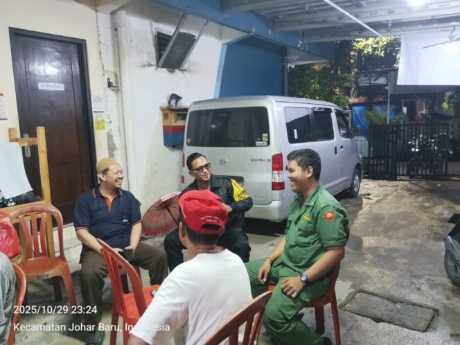 
					Ngobrol Santai dan Imbauan Kamtibmas Bhabinkamtibmas Kampung Rawa di Pos Siskamling Terpadu RW02