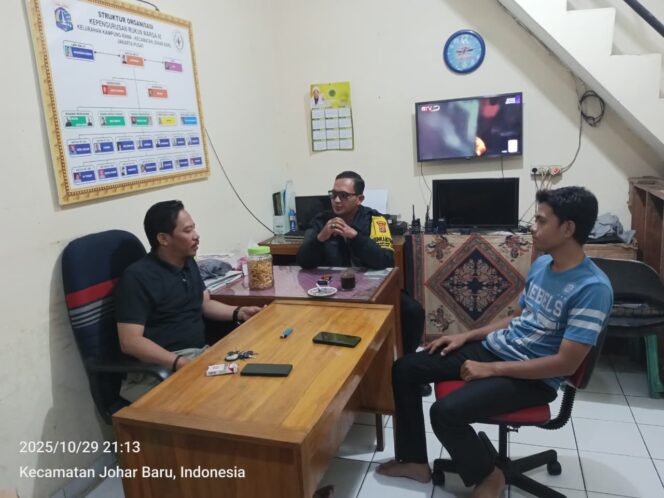 
					Bersama Jaga Lingkungan yang Aman dan Kondusif, Bhabinkamtibmas Kampung Rawa Sambang Pos Satkamling RW05