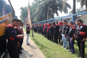 Kapolres Metro Bekasi Dampingi Keberangkatan Massa FSPMI Menuju JICC Senayan, Pastikan Situasi Aman dan Tertib