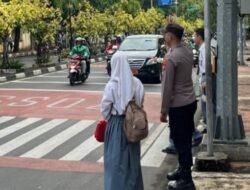 Kanit Sabhara Monitoring Giat Pengaturan Lalu Lintas Pagi Hari di Sawah Besar