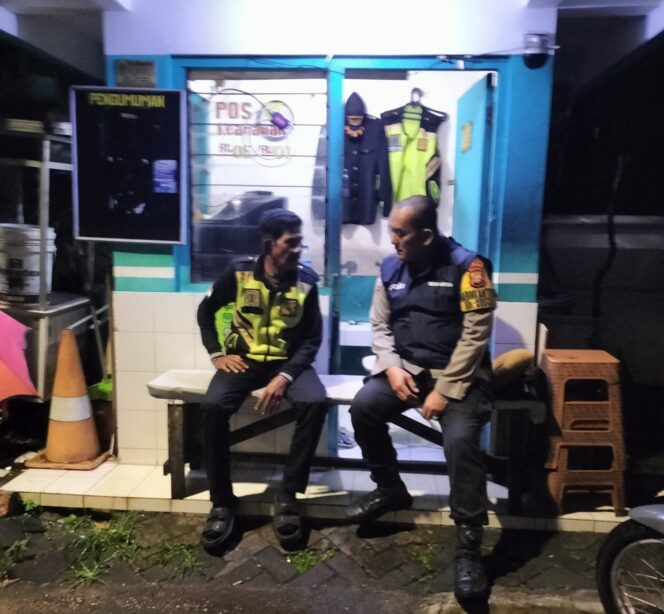 
					Bhabinkamtibmas Menteng Ajak Warga Aktif Jaga Lingkungan Lewat Patroli Satkamling