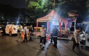 Patroli Tiga Pilar Menteng Cegah Gangguan Kamtibmas di Perbatasan Menteng Tenggulun