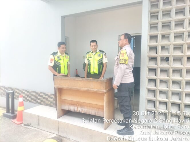 
					Aiptu Sunarto Bhabinkamtibmas Johar Baru Lakukan Cooling System dan Patroli Pergudangan Kemenkes RI