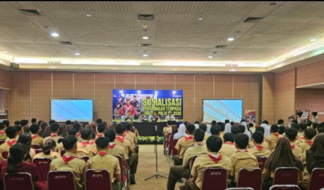 
					Kanit Binmas Polsek Sawah Besar Dampingi Pelajar Ikuti Sosialisasi Penerimaan Anggota Polri 2026