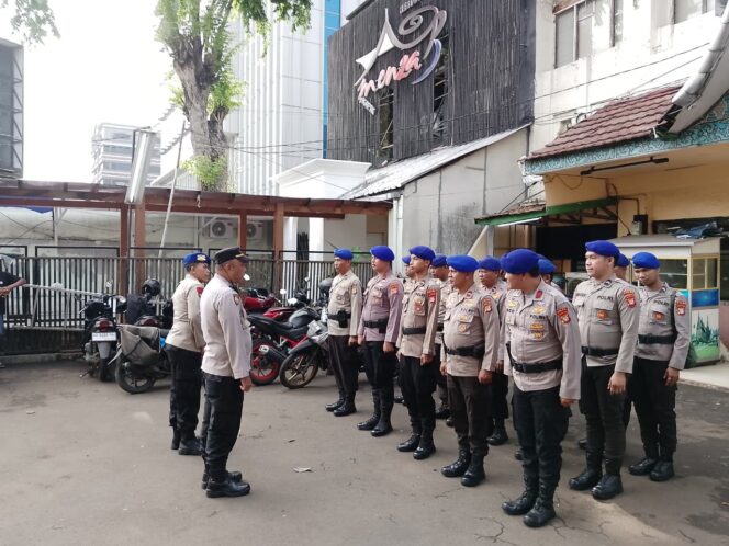 
					Polsek Sawah Besar Kerahkan Lima Perwiranya Untuk Pengamanan Aksi Unjuk Rasa di Wilayah Gambir