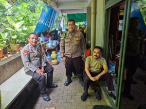 Polsek Metro Gambir Tempatkan Personel di Pos Merdeka Barat untuk Antisipasi Aktivitas Masyarakat dan Pantau Situasi Kamtibmas Malam Hari