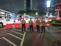 Polsek Metro Gambir Laksanakan Penutupan Jalan dan Patroli Malam Antisipasi Balap Liar di Sekitar Medan Merdeka Selatan
