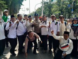 Antisipasi Titik Kumpul Massa Aksi, Bhabinkamtibmas Kelurahan Gambir Lakukan Pengamanan dan Koordinasi di Kawasan IRTI Monas