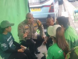 Bhabinkamtibmas Kampung Bali Sambangi Pengemudi Ojol Tingkatkan Cooling System di Pangkalan Ojol Stasiun KA Tanah Abang
