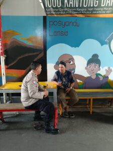 Polisi Sambangi Warga RW 05 Tanah Abang Sebagai Cooling System Sampaikan Imbauan Kamtibmas