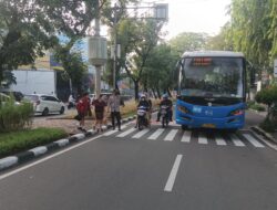Kawal Aktivitas Warga, Polsek Kemayoran Siaga di Jalur Padat Gunung Sahari Selatan