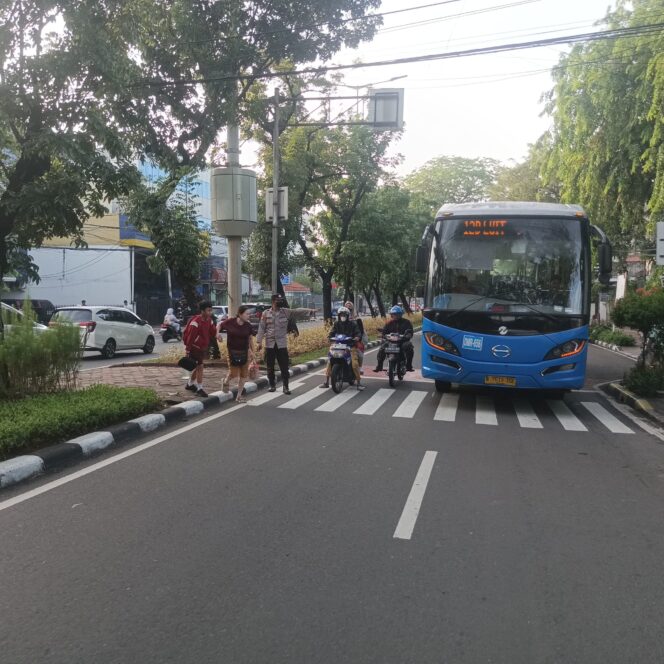 
					Kawal Aktivitas Warga, Polsek Kemayoran Siaga di Jalur Padat Gunung Sahari Selatan