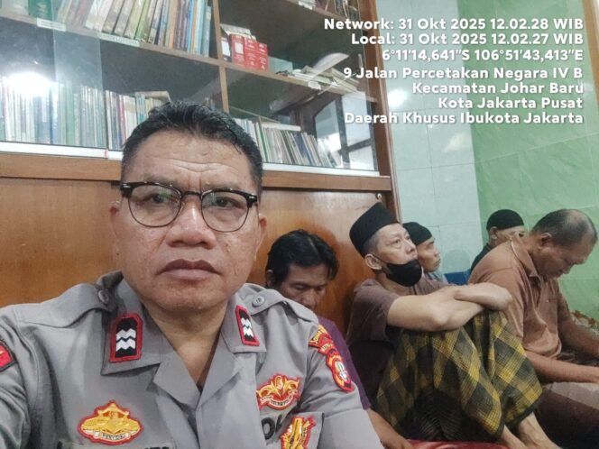 
					Pererat Silaturahmi, Polsek Johar Baru Laksanakan Sholat Jum’at Berjamaah di Masjid Izul Islam RW 09