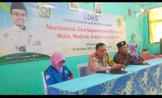 
					Cegah Kenakalan Remaja, Bhabinkamtibmas Johar Baru Beri Sosialisasi Kamtibmas di MTsN 9 Jakarta