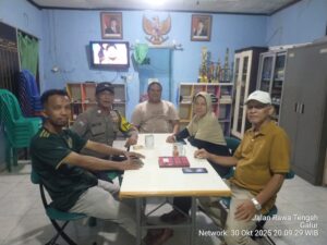 Aktif Sambang Poskamling, Bhabinkamtibmas Galur Tingkatkan Kesadaran Warga Akan Keamanan Lingkungan