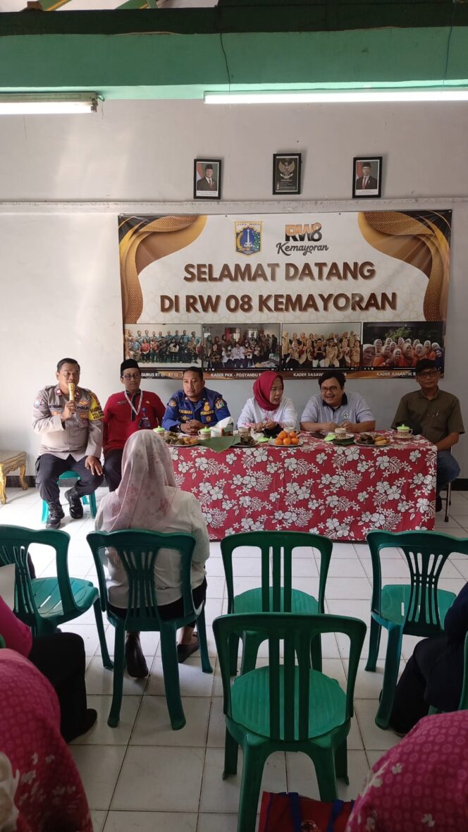 
					Lewat Jumling, Bhabinkamtibmas Kemayoran Perkuat Sinergi dengan RT, RW dan Kader Masyarakat