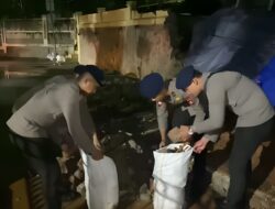 Brimob Polda Metro Jaya Gerak Cepat Tangani Longsor di TPU Jeruk Purut