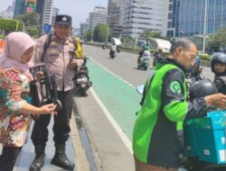 Bhabinkamtibmas Gondangdia Patroli Dialogis di Jalan MH. Thamrin, Imbau Warga Waspada Jambret dan Copet