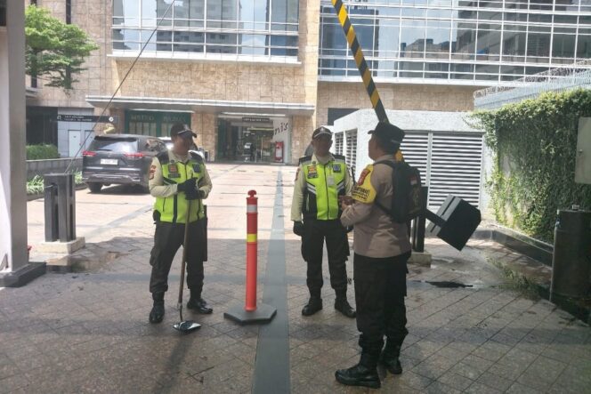 
					Bhabinkamtibmas Gondangdia Patroli Dialogis di The Plaza Office Tower, Tegaskan Pentingnya Kewaspadaan Kamtibmas
