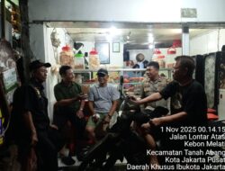 Bhabinkamtibmas Sambangi Satkamling RW 09 Kebon Kacang, Pastikan Kamtibmas Kondusif