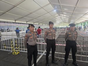 Polri Bantu Pengamanan Kegiatan Penukaran Tiket Konser Blackpink di Plaza Tenggara Senayan