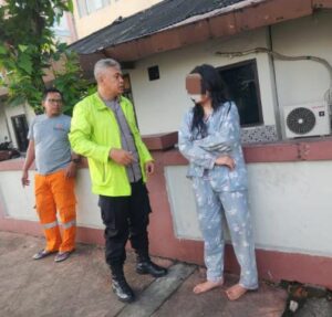 Polsek Metro Gambir Amankan Perempuan Diduga Mabuk di Jalan Biak, Bukti Polisi Hadir dengan Empati dan Kepedulian