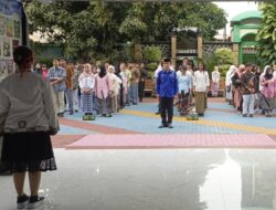 Di Hari Guru ke 80, Para Orang Tua Murid dan Komite Sekolah di SMAN 53 Jakarta Jadi Petugas Upacara