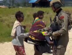 Satgas Damai Cartenz dan Polres Paniai Lakukan Patroli Humanis serta Baksos di Distrik Bibida