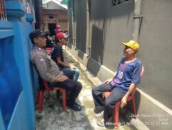 Wujud Empati Polri, Bhabinkamtibmas Galur Turut Takziah ke Rumah Warga