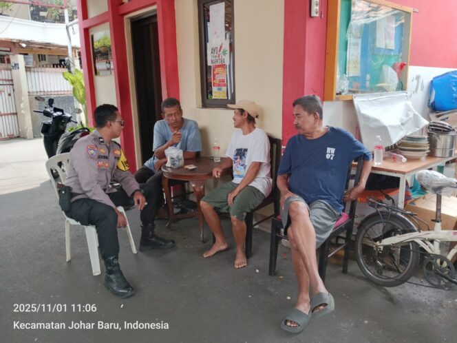 
					Bhabinkamtibmas Kampung Rawa Lakukan Patroli dan Sambang Door to Door, Ajak Warga Waspada Curanmor dan Jaga Kamtibmas