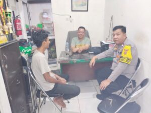 Sambang Pos Kampling RW 09 Kel. Tanah Tinggi, Bhabinkamtibmas Ajak Warga Jaga Keamanan Lingkungan
