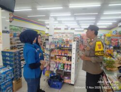 Bhabinkamtibmas Galur Laksanakan Sambang dan Cooling System di Alfa Mart