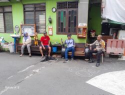 Bhabinkamtibmas dan Babinsa Kelurahan Gambir Bersinergi Jaga Keamanan Lingkungan Warga RW 04